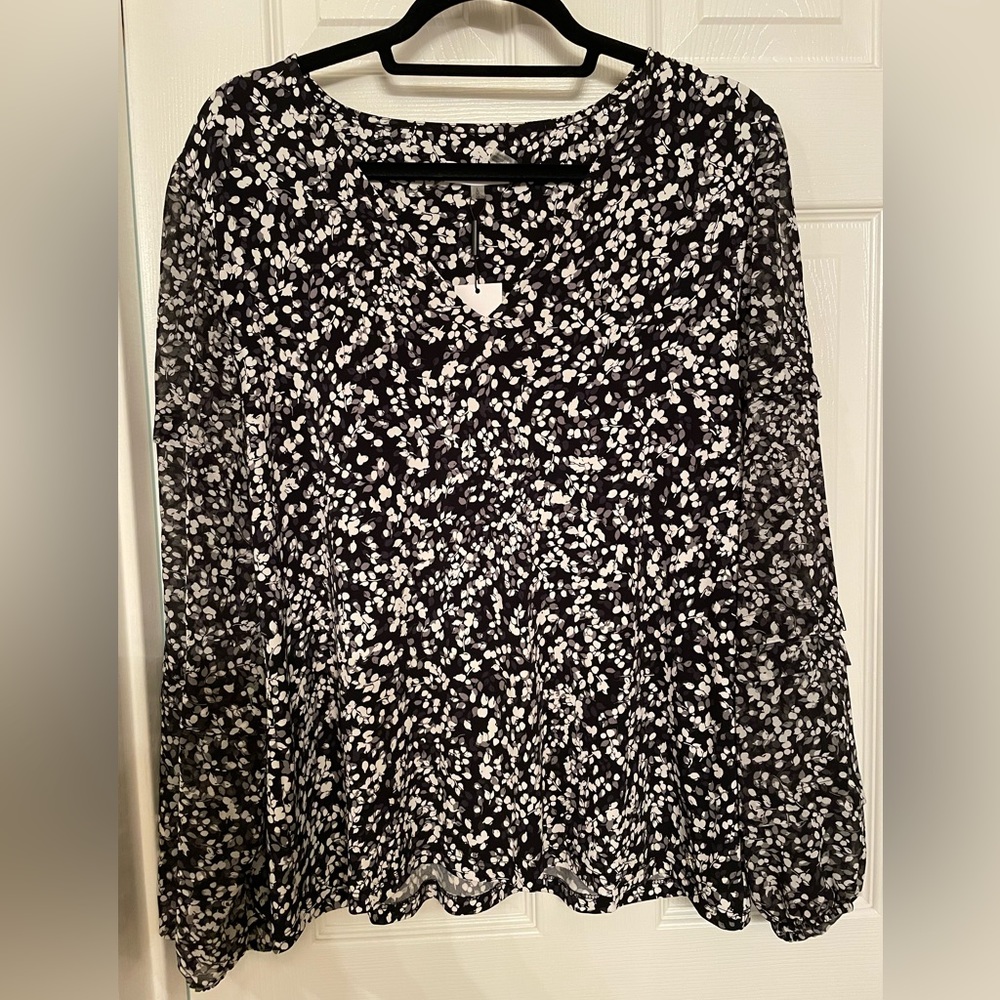 NWT Calvin Klein Black, White and Grey Flower Shirt